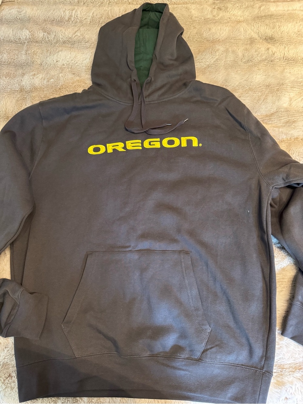 Kohl's Men's Dark Gray Hoodie with Yellow OREGON Logo and Green Lined Hood